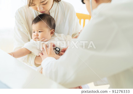 Doctor who examines a baby Pediatrician Infant examination Doctor who examines a baby Pediatrician Infant examination 91276333