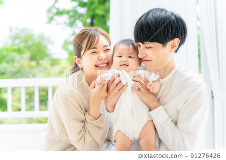 笑臉寶寶和父母育兒形象 91276426