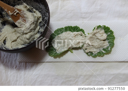 Taro compress (folk remedy) Eliminate toxins with taro pasta Taro compress (folk remedy) Eliminate toxins with taro pasta 91277550