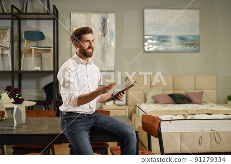 Anonymous Design Side Table （Cheerful sales assistant talking to 