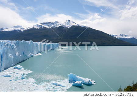 Perito Moreno glacier view, Patagonia landscape, Argentina 91283732