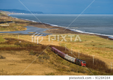 DF200 freight train runs the view from the hill of Sakubetsu 91284164