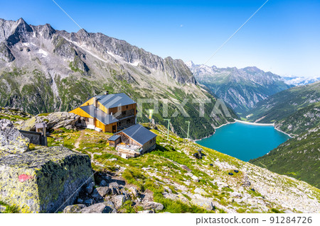 Alpine valley and mountain hut Alpine valley and mountain hut 91284726