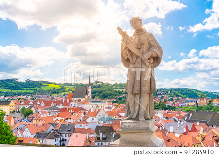Sunny day in Cesky Krumlov 91285910