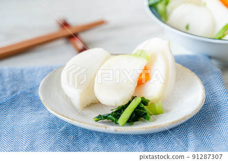 Lightly pickled turnip Lightly pickled turnip 91287307