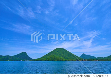 從群馬縣榛名湖的南岸可以看到榛名山、烏木山和相馬山的方向。 91289164