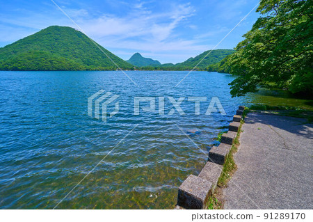 Looking toward Haruna Fuji and Somayama from the south shore of Lake Haruna in Gunma Prefecture 91289170