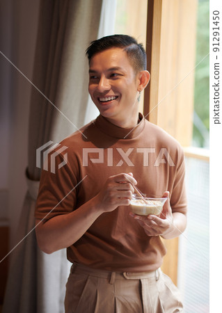 Man Eating Bowl of Oatmeal Man Eating Bowl of Oatmeal 91291450