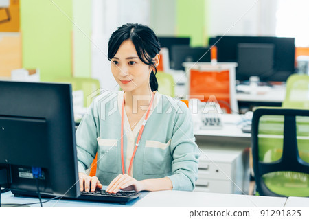 Young engineer in the office 91291825