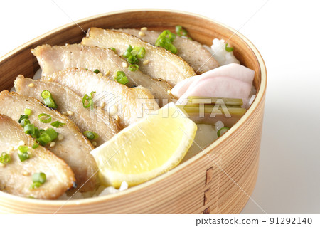 Photographed a grilled meat lunch box containing pickles, cut lemon and pork jowl in Magewappa on a white background Photographed a grilled meat lunch box containing pickles, cut lemon and pork jowl in Magewappa on a white background 91292140