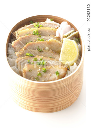 Photographed a grilled meat lunch box containing pickles, cut lemon and pork jowl in Magewappa on a white background Photographed a grilled meat lunch box containing pickles, cut lemon and pork jowl in Magewappa on a white background 91292180