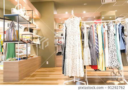 在百貨公司購物 91292762