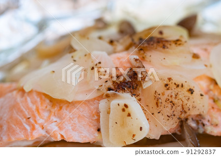 錫箔烤三文魚(烹調後) 錫箔烤三文魚(烹調後) 91292837