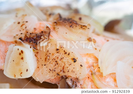錫箔烤三文魚(烹調後) 錫箔烤三文魚(烹調後) 91292839