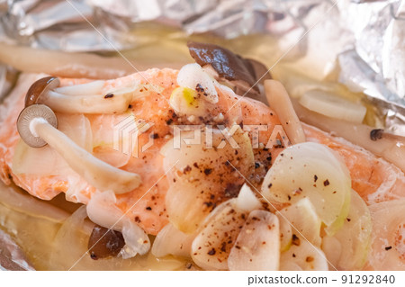 錫箔烤三文魚(烹調後) 錫箔烤三文魚(烹調後) 91292840