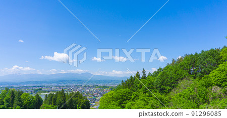 A view of the cityscape surrounded by a refreshing blue sky and nature 91296085
