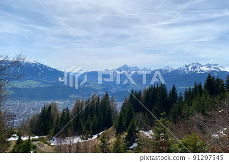 Landscape view and cityscape of Innsbruck, Austria. 91297545