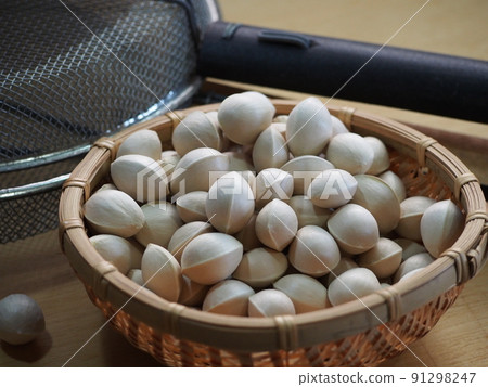 Ginkgo nuts 91298247