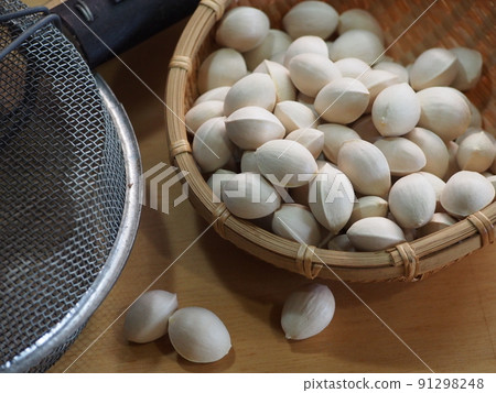 Ginkgo nuts 91298248