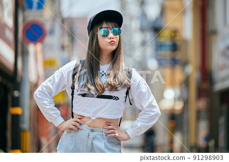 Gen Z woman posing with her hands on her hips 91298903
