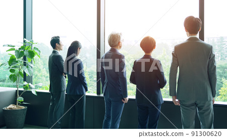 從辦公室向外看的業務組 91300620