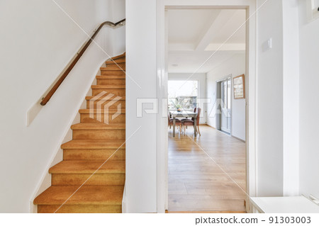 Luxury staircase hall of special design in an elegant house Luxury staircase hall of special design in an elegant house 91303003