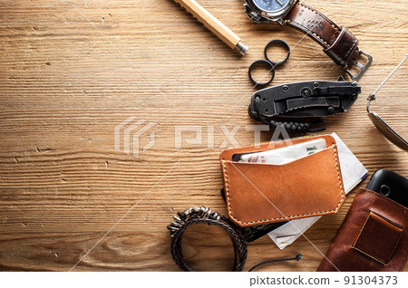 vegetable tanned leather wallet 91304373