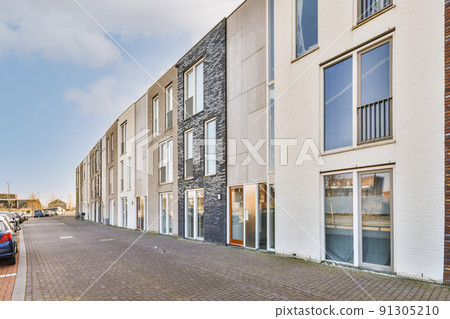 Panorama view of brick houses from an empty sidewalk street 91305210