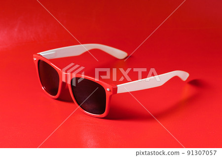 red plastic sunglasses 91307057