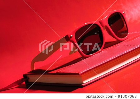 red plastic sunglasses 91307068