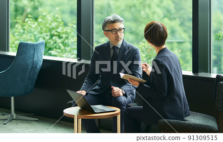 高級總裁兼秘書 91309515