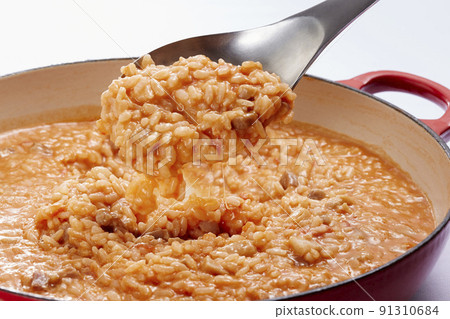 Risotto with tomato and cheese 91310684