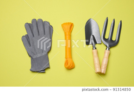 Garden tools for processing beds in the garden on a green background Garden tools for processing beds in the garden on a green background 91314850