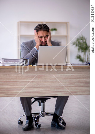 Young male employee working in the office 91318484