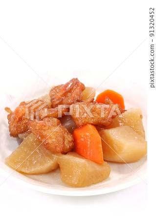 煮蘿蔔和薩摩時代胡蘿蔔配菜明亮的背景 煮蘿蔔和薩摩時代胡蘿蔔配菜明亮的背景 91320452