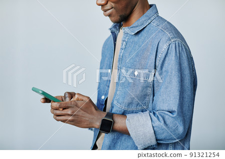 Black Man using Smartphone Minimal 91321254