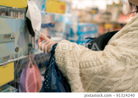 drug store, shopping, female 91324240