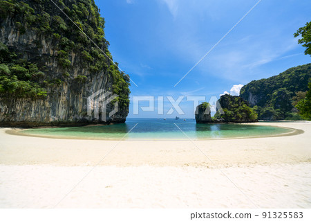 Hong Island lagoon. Krabi province, Thailand Hong Island lagoon. Krabi province, Thailand 91325583