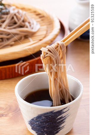 Eat buckwheat noodles Eat buckwheat noodles 91325589