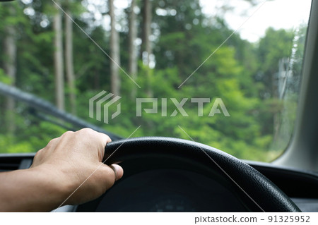 在下雨天開車 在下雨天開車 91325952