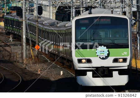 E231 series 500 series Yamanote line with HM Nishi-Nippori 91326842