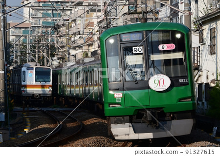 Tokyu 5000 series 5122F Aogaeru Toyoko Line 90th Myorenji-Hakuraku 91327615