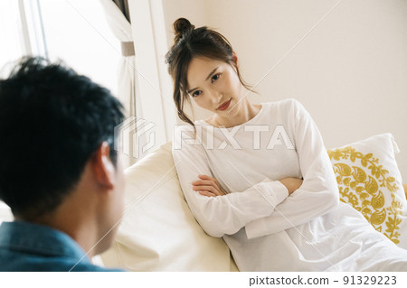 Couples, divorces, and couple quarrels Couples, divorces, and couple quarrels 91329223