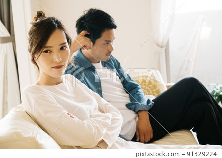 Couples, divorces, and couple quarrels Couples, divorces, and couple quarrels 91329224