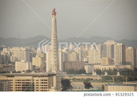 從城市看到的主體思想塔（朝鮮，平壤） 91329325