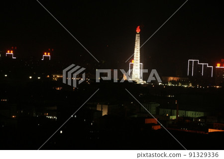 主體思想塔（朝鮮，平壤）亮起 91329336