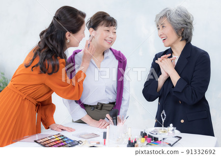 Senior women enjoying make-up and fashion Senior women enjoying make-up and fashion 91332692