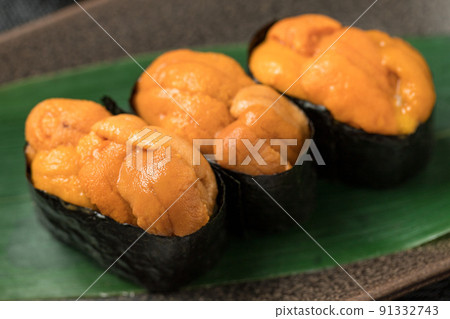 Fresh sea urchin sushi Fresh sea urchin sushi 91332743