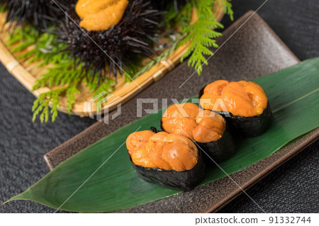 Fresh sea urchin sushi Fresh sea urchin sushi 91332744