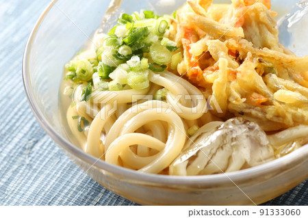 Summer chilled bukkake udon 91333060